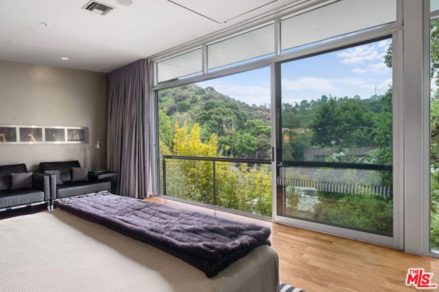 2207 Bowmont Drive, Beverly Hills, CA 90210