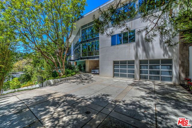 2207 Bowmont Drive, Beverly Hills, CA 90210