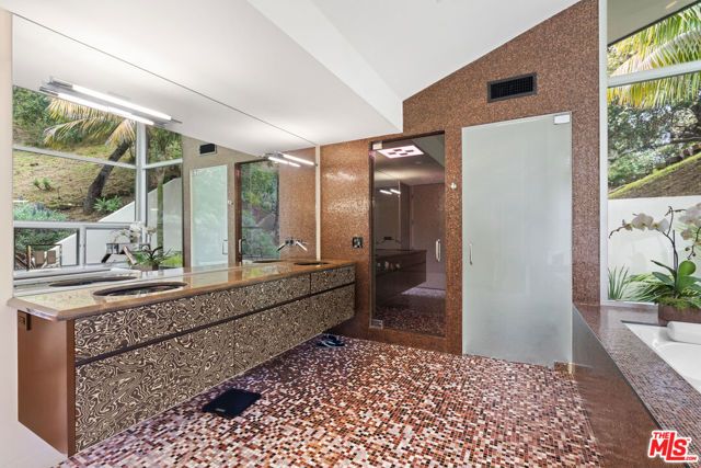 2207 Bowmont Drive, Beverly Hills, CA 90210