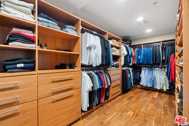 2207 Bowmont Drive, Beverly Hills, CA 90210