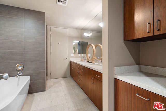 2207 Bowmont Drive, Beverly Hills, CA 90210