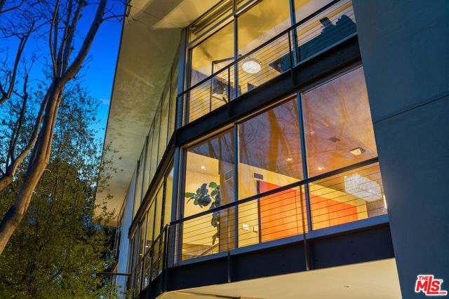 2207 Bowmont Drive, Beverly Hills, CA 90210