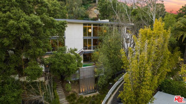 2207 Bowmont Drive, Beverly Hills, CA 90210