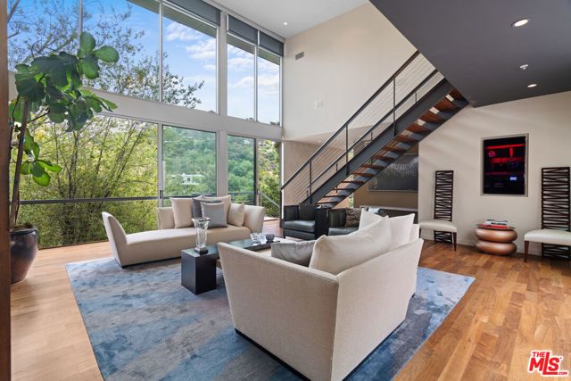 2207 Bowmont Drive, Beverly Hills, CA 90210