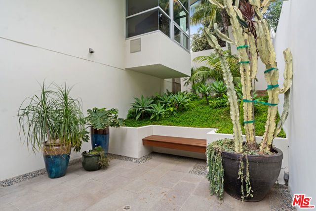 2207 Bowmont Drive, Beverly Hills, CA 90210