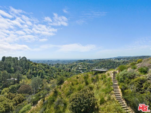 2207 Bowmont Drive, Beverly Hills, CA 90210