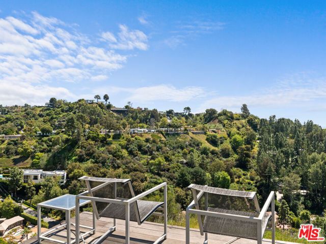 2207 Bowmont Drive, Beverly Hills, CA 90210