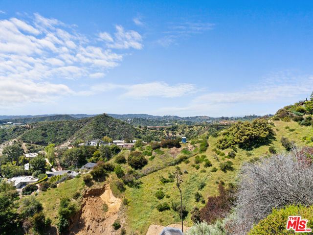 2207 Bowmont Drive, Beverly Hills, CA 90210