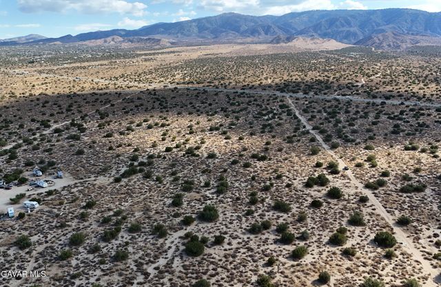 Duncan Road, Llano, CA 93544