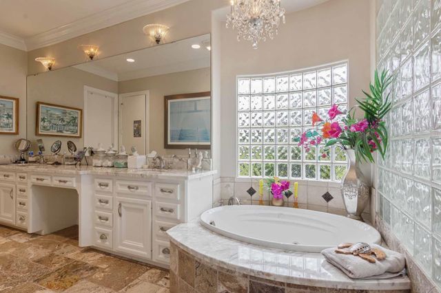 537 Villa Drive, Seabrook, TX 77586