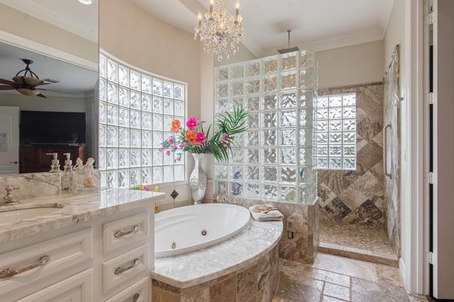 537 Villa Drive, Seabrook, TX 77586