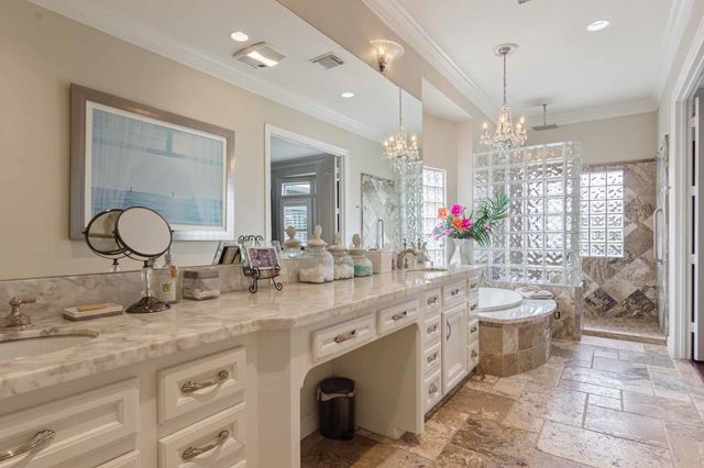 537 Villa Drive, Seabrook, TX 77586
