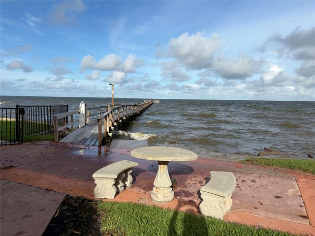 537 Villa Drive, Seabrook, TX 77586