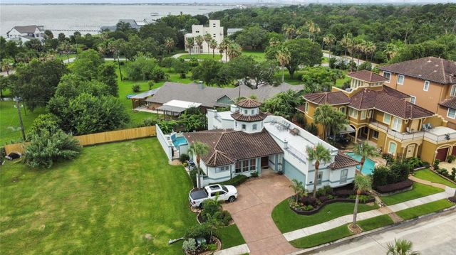 537 Villa Drive, Seabrook, TX 77586