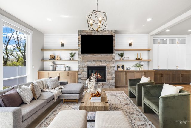 7997 W Suttle Lake Drive, Boise, ID 83714