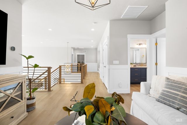 7997 W Suttle Lake Drive, Boise, ID 83714