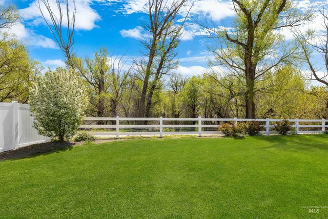 7997 W Suttle Lake Drive, Boise, ID 83714