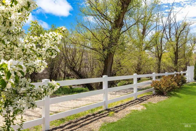 7997 W Suttle Lake Drive, Boise, ID 83714