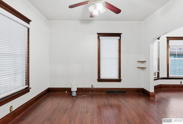 2205 F Street, Omaha, NE 68107