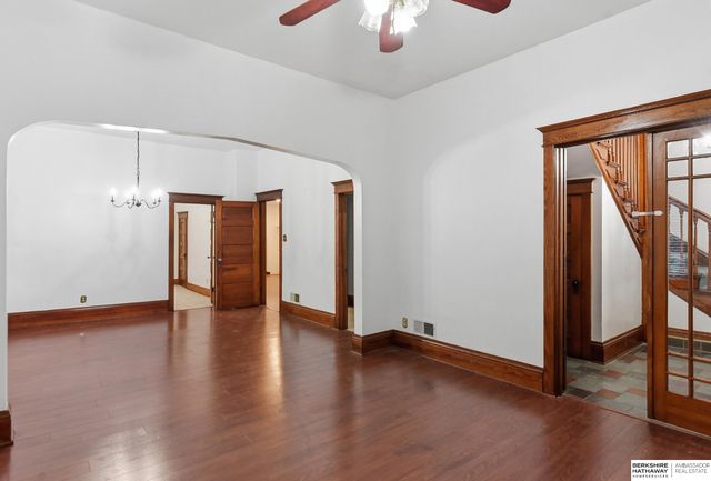 2205 F Street, Omaha, NE 68107