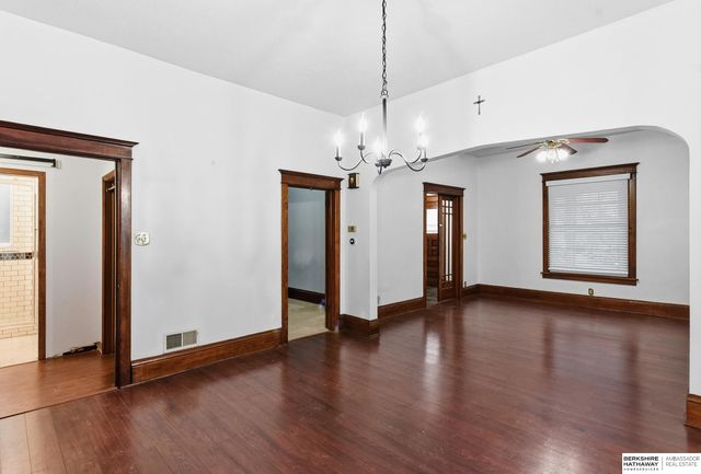 2205 F Street, Omaha, NE 68107