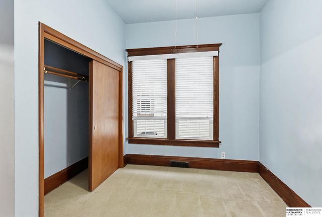 2205 F Street, Omaha, NE 68107