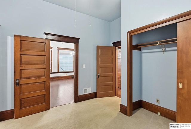 2205 F Street, Omaha, NE 68107