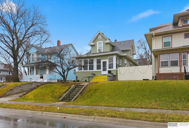 2205 F Street, Omaha, NE 68107