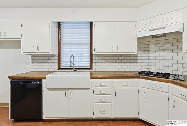 2205 F Street, Omaha, NE 68107