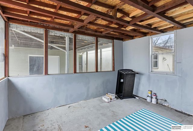 2205 F Street, Omaha, NE 68107