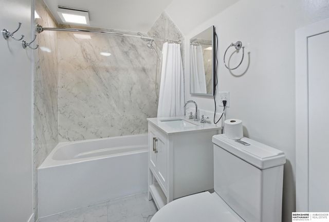 2205 F Street, Omaha, NE 68107