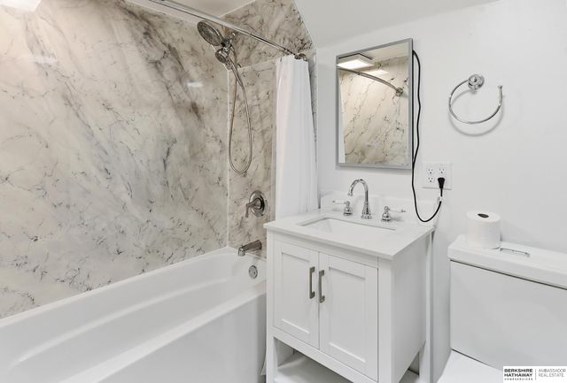 2205 F Street, Omaha, NE 68107