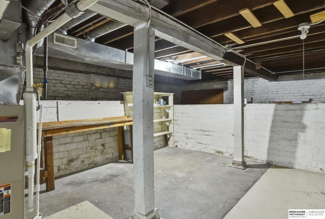 2205 F Street, Omaha, NE 68107