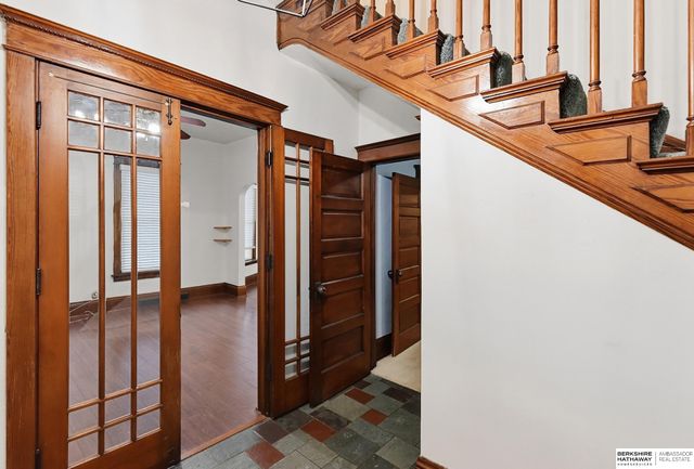 2205 F Street, Omaha, NE 68107