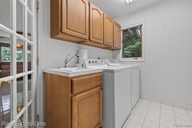 3400 Wedgewood Drive, Rochester Hills, MI 48306