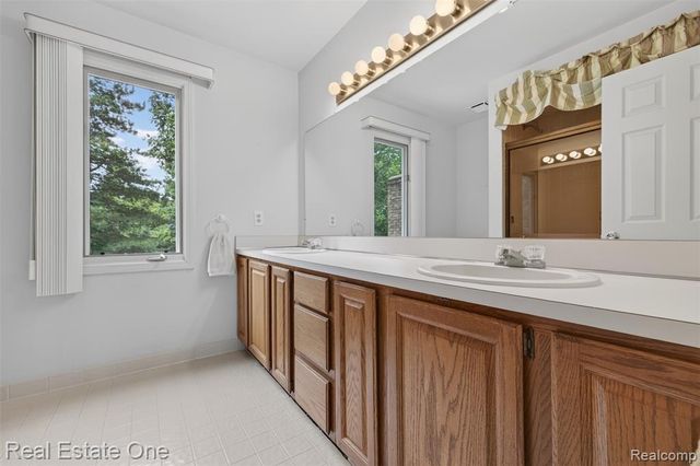 3400 Wedgewood Drive, Rochester Hills, MI 48306