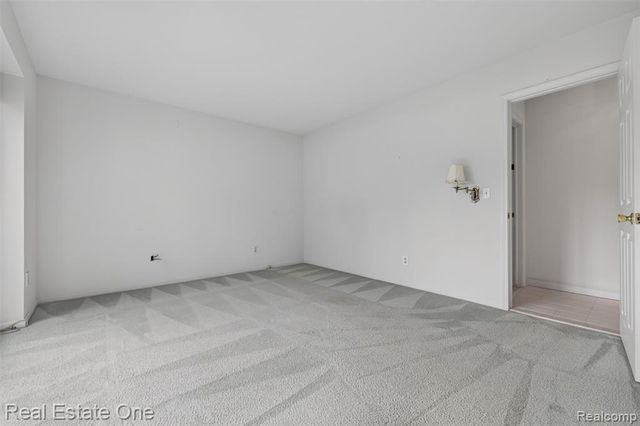 3400 Wedgewood Drive, Rochester Hills, MI 48306