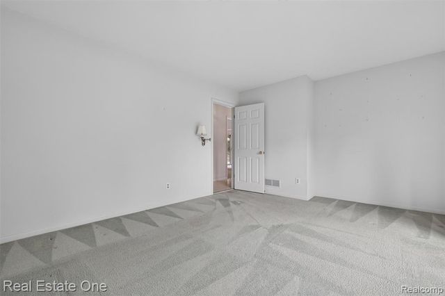3400 Wedgewood Drive, Rochester Hills, MI 48306