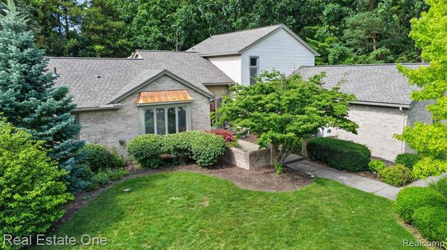 3400 Wedgewood Drive, Rochester Hills, MI 48306