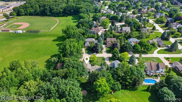 3400 Wedgewood Drive, Rochester Hills, MI 48306