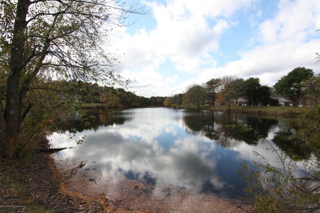 463D Portsmouth Drive 1004, Lakewood, NJ 08701