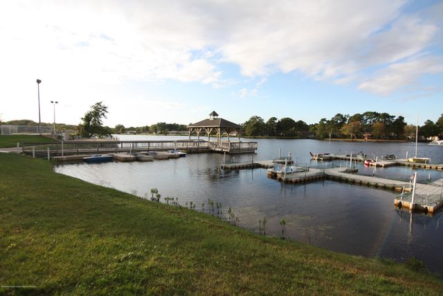 463D Portsmouth Drive 1004, Lakewood, NJ 08701