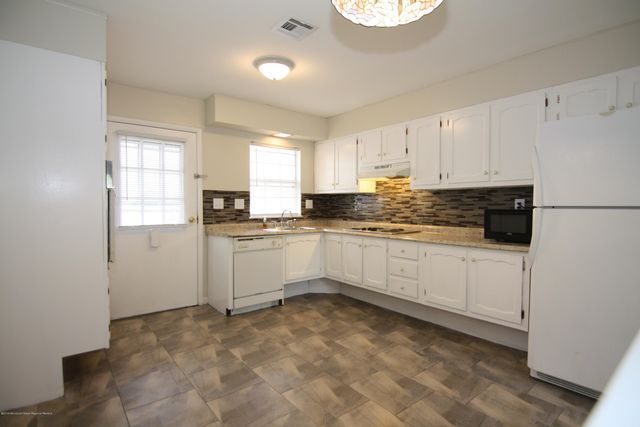 463D Portsmouth Drive 1004, Lakewood, NJ 08701