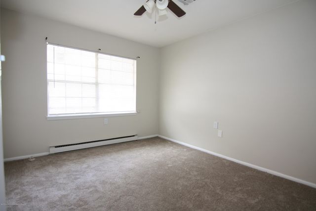 463D Portsmouth Drive 1004, Lakewood, NJ 08701