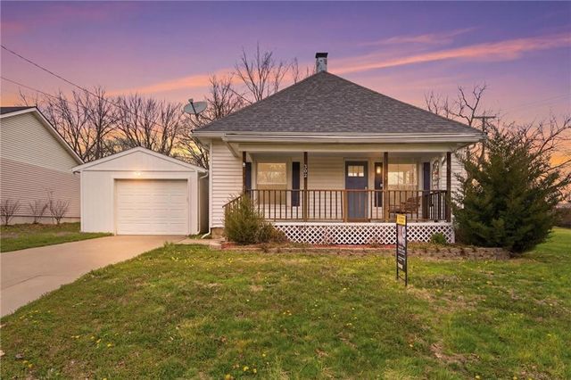 202 NW Yennie Street, Grain Valley, MO 64029