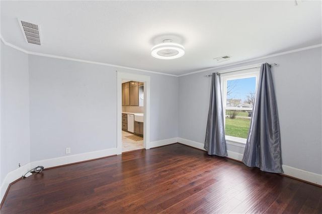 202 NW Yennie Street, Grain Valley, MO 64029