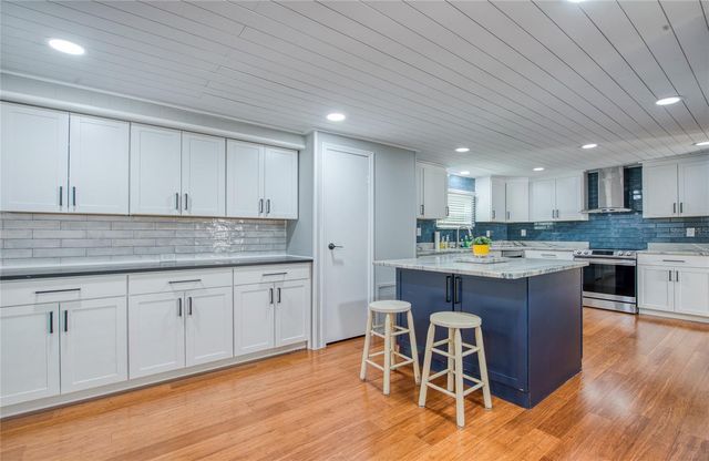 407 DOLPHIN DRIVE S, Oldsmar, FL 34677