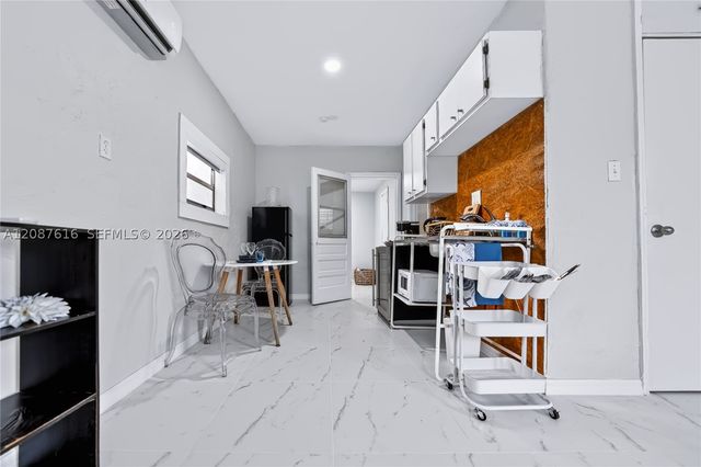 1310 NW 52nd St, Miami, FL 33142