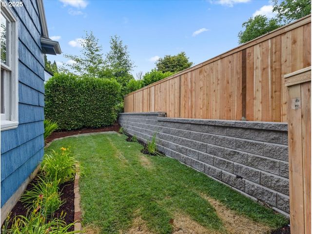 4128 Se FRANKLIN St, Portland, OR 97202