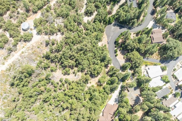 8 N Cedar Vista Circle N, Bass Lake, CA 93604